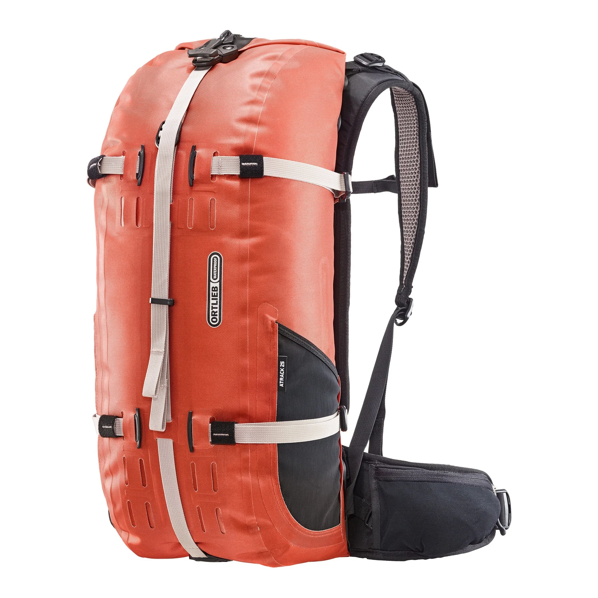 Rückenansicht des wasserdichten ORTLIEB Outdoor-Rucksacks Atrack in der Farbe rooibos mit 25 Litern Volumen, mit atmungsaktiven Mesh-Polstern, höhenverstellbaren Schulterträgern und wasserdichtem Reißverschluss.